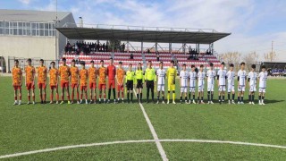 Mardin U16 Liginde Boludaki yangında hayatını kaybedenler için saygı duruşu