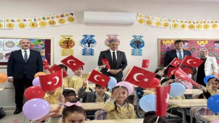 Mardin Valisi Akkoyun öğrencilerin karne sevincine ortak oldu