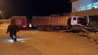 Mardinde kamyon duvara çarptı: 1 yaralı
