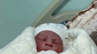 Mardinde yılın ilk bebeği 00.04te dünyaya geldi