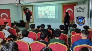 Mersin polisi çocukları bilgilendiriyor