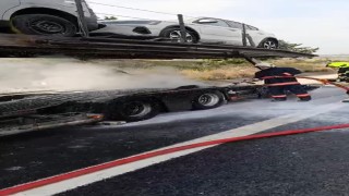 Mersinde araç taşıma römorkunda yangın