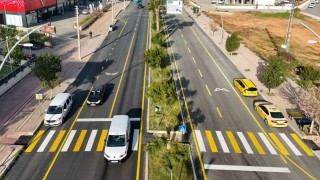 Mersinde yol yenileme çalışmaları sürüyor
