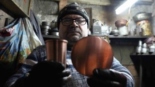 Mesleğin son ustaları yarım asırdır bakır dövüyor