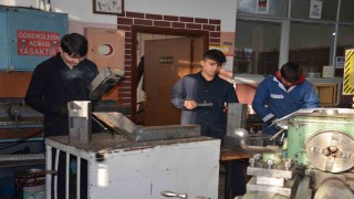 Meslek lisesi öğrencilerinden ‘pelet soba üretimi