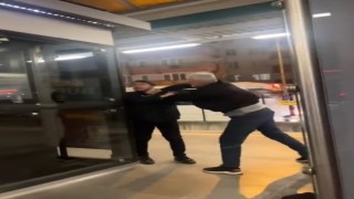 Metro istasyonu boks ringine döndü