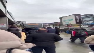 Metrobüsler durağı pas geçince vatandaşlar çileden çıktı