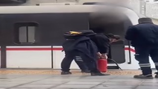 Metrodan çıkan duman korkuttu, yolcular tahliye edildi