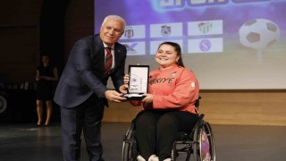 Milli okçu Öznur Cüre Girdi, Yılın Paralimpik Kadın Sporcusu seçildi
