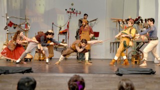 Minikler, “Uçtu Uçtu Hezarfen” ile Tiyatro Keyfi Yaşadı