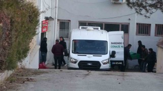 Misafirliğe geldiği evde yaşlı kadını bıçaklayarak öldürdü