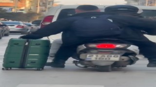 Motosiklet ile valiz taşıma yönetimi görenleri şaşırttı