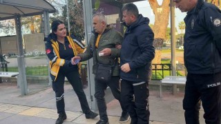 Motosikletin çarptığı yaya yaralandı