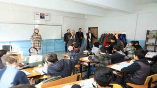 Müdür Gür, öğretmen ve öğrenciler ile bir araya geldi