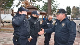 Müdür Uzman, polis merkezinde incelemelerde bulundu
