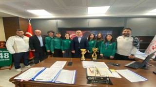 Muğla Gençlik ve Spor İl Müdürü Açıkbaş genç raketleri ağırladı