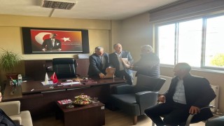 Muhtarlardan yeni koordinatöre çizme hediyesi