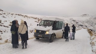 Muradiyede kar ve buzlanma ulaşımı aksattı