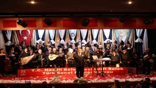 Nazillideki Türk Sanat Müziği konseri vatandaşların kulaklarını pasını sildi