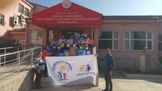 Öğrenciler huzurevi sakinleri için resim yaptı