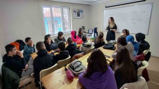Öğrenciler için “Sınav Kaygısı ve Baş Edebilme Yöntemleri” semineri düzenlendi