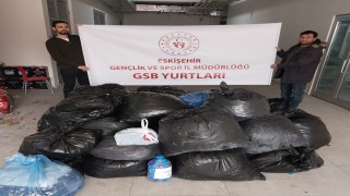 Öğrenciler mavi kapak projesiyle engellilere destek olmaya devam ediyor