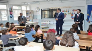 Öğrencilerin ilk karne heyecanı