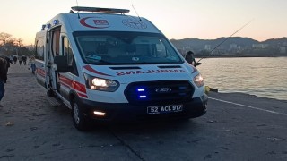 Orduda amatör balıkçı oltasını atarken denize düştü