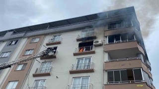 Osmaniyede daire yangını: Mahsur kalan 8 kişi kurtarıldı