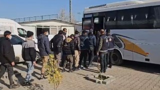 Osmaniye’de Tır Dorsesinde 39 Kaçak Göçmen Yakalandı