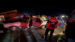 Otomobil park halindeki römorka çarptı: 1 ölü, 3 yaralı