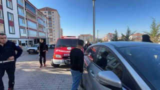 Otomobilde kilitli kalan bebeği ‘Kırmızı Balık izleterek sakinleştirdiler