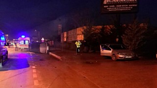 Otomobile çarpan ticari araç devrildi