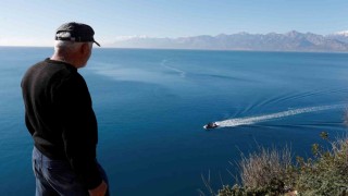 Otomobiliyle falezlerden düşen genç için su altı mağaralarında arama başlatıldı