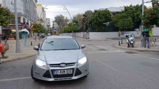Otomobille çarpışan motosikletli yaralandı