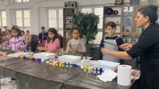 Özel öğrenciler sanatla akranlarıyla bağ kuruyor