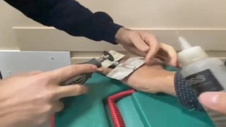 Parmağa sıkışan yüzüğü itfaiye keserek çıkardı