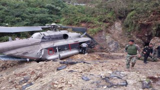 Peruda polis helikopteri dağlık alana acil iniş yaptı