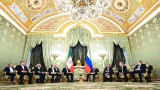Pezeşkiyan, Kremlinde Putin ile görüştü