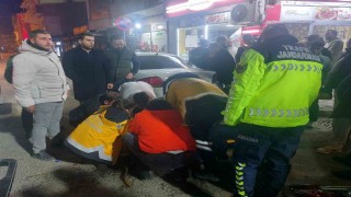 Pikap ile çarpışan plakasız motosikletin sürücüsü yaralandı