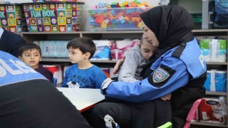 Polis 4 bin 871 öğrenciye ulaştı