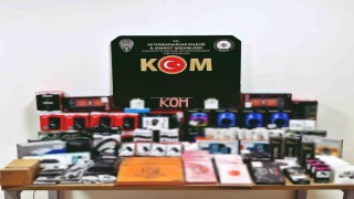 Polis çok sayıda kaçak elektronik ürün ele geçirdi