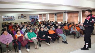 Polis ekipleri bu sefer ilkokul öğrencileriyle buluştu