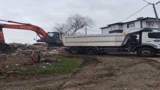 Pursaklar Belediyesi metruk yapıları yıkıyor