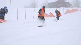 Rizelilerin Snowboardı Petranboard nefes kesti