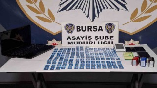 Sahte altınları satmaya çalıştılar, önce kameraya sonra polise yakalandılar