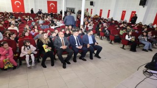 Saimbeyli Belediye Başkanı Mahmut Daldan çocuklara karne hediyesi