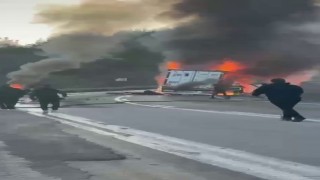 Sakaryada seyir halindeki tır alev alev yandı