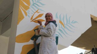 Şamda kadınlar duvarlara resim çizerek savaşın izlerini siliyor