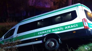 Samsunda cenaze aracı kaza yaptı: 10 yaralı